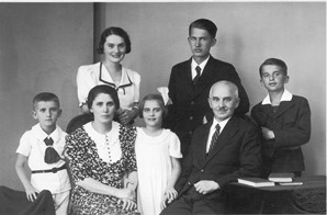 The Jaki family. From left, Teodoz, Mother, Erszike, Etuska, Zeno, Father, Stanley. Etuska died in 1942. Erszike married and survived all her brothers.