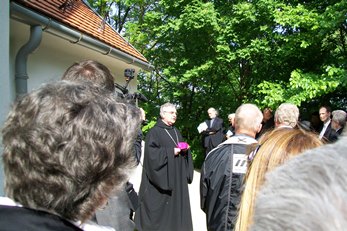 Archabbot Asztrik Várszegi speaks before the inhumation in the crypt of the Chapel of Our Lady