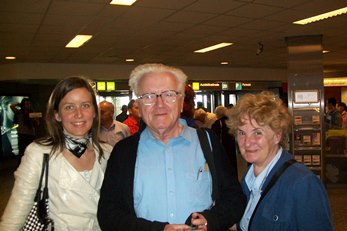 2009 – Budapest – Fr Teodóz Jáki, Maria B. Raunio and the niece of Father Jaki welcome Antonio Colombo at the Airport