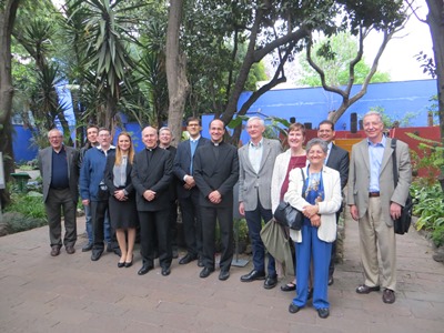 Group picture taken during the visit to the Frida Kahlo house-museum