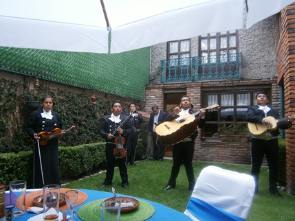 During the above mentioned lunch, a local band played traditional Mexican songs