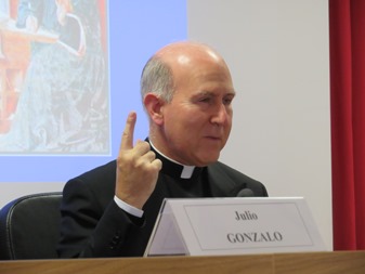Fr Rafael Pascual during his talk.
